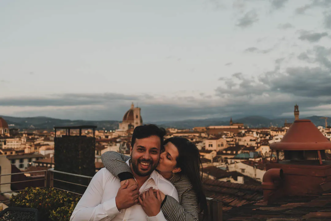 Casal durante um ensaio ao pôr do sol em Firenze